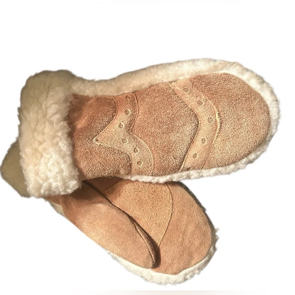 Genuine Leather Tan Shearling Mittens Fits Women’s size 6-7 Cold weather mittens